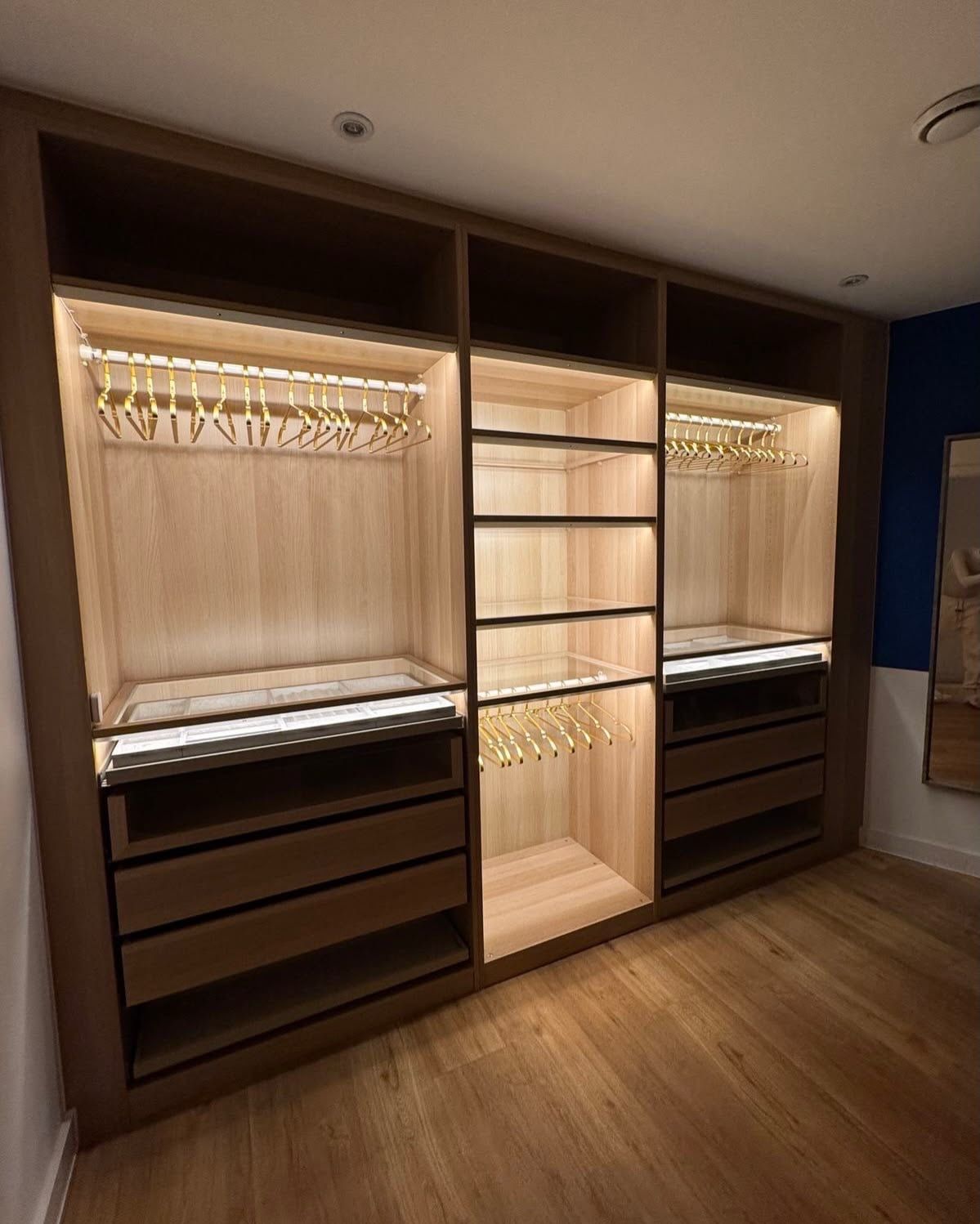 Dressing Caramel – Dulap deschis cu LED